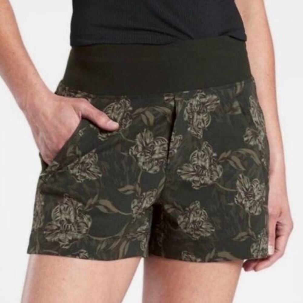 Athleta - Trekkie North Printed Shorts - Green Floral - Zip Pockets - Size - Picture 1 of 9